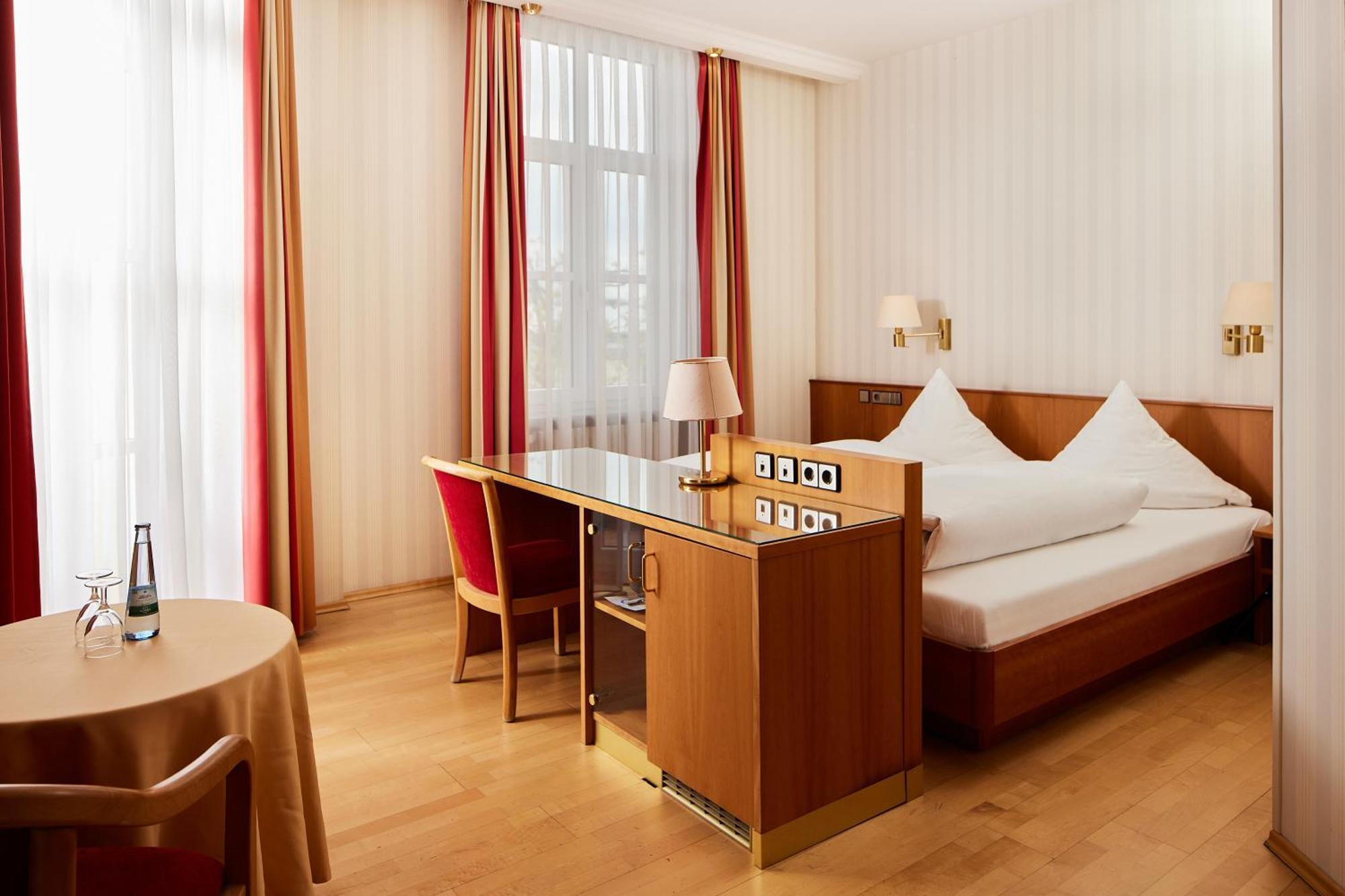 Hotel Zum Schiff フライブルク エクステリア 写真